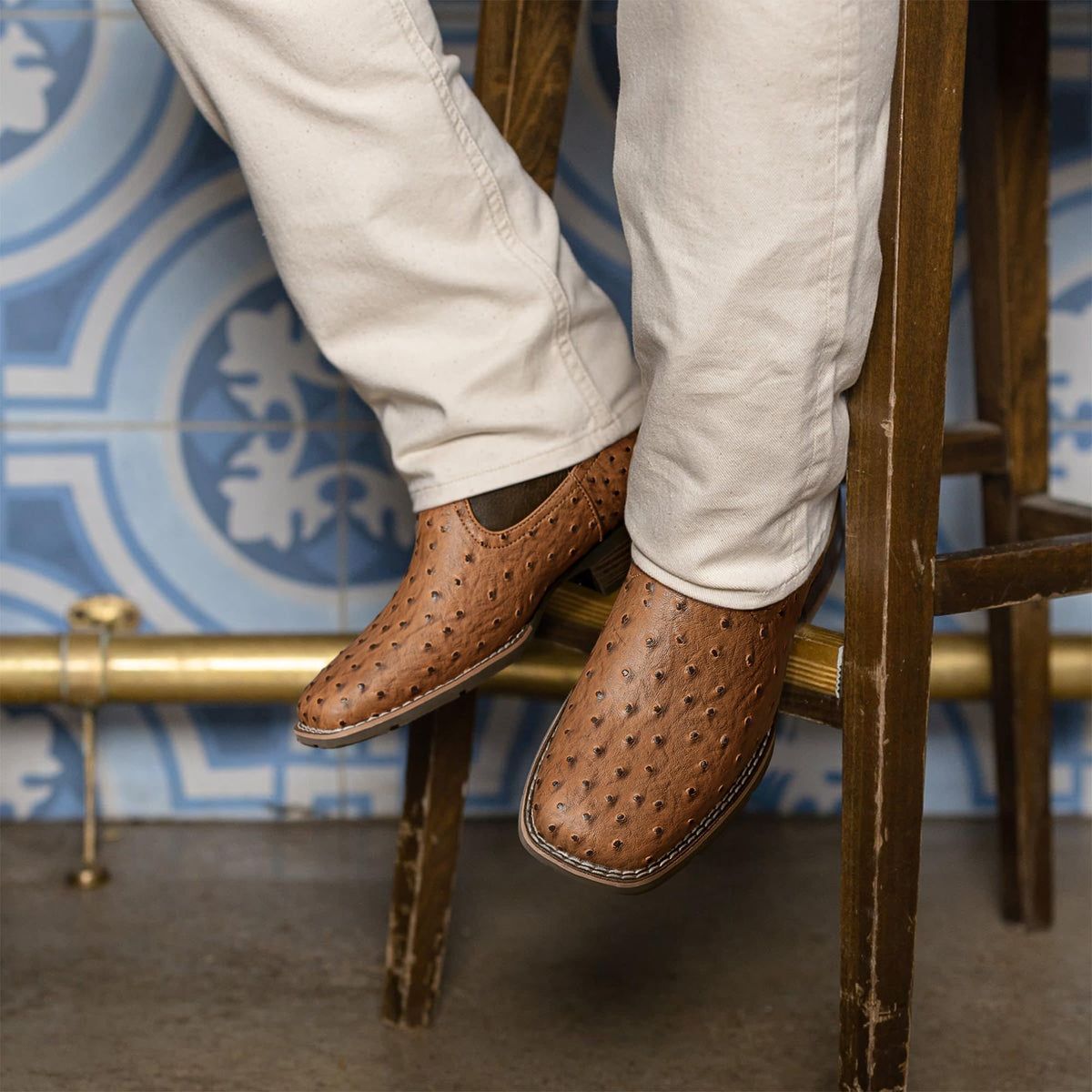 Cowboy Boots for Men with Embroidered Square Toe H1087